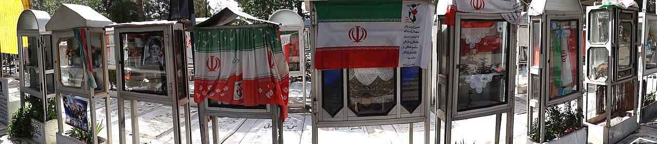 File:Panorama of Martyrs' Graves from Iran-Iraq War - Behesht-e Zahra Cemetery - Tehran - Iran (7380547944).jpg