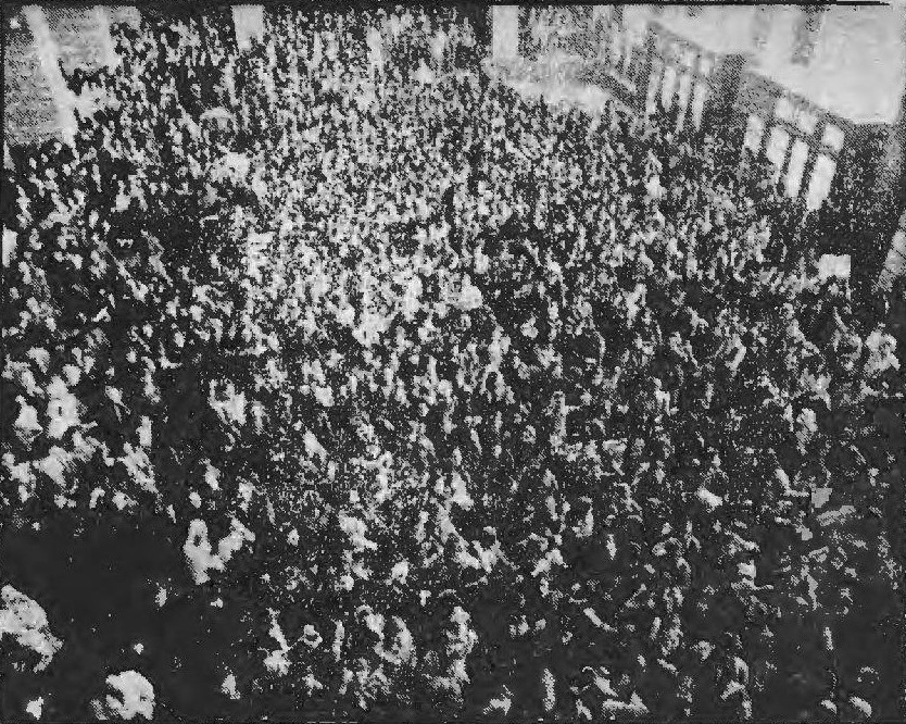File:Iranian women's protest against the mandatory hijab at Tehran Judicial Palace.jpg